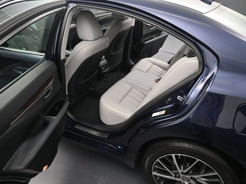 Used 2018 Lexus ES 350 w/ Luxury Package w/Wood Trim FWD image 12