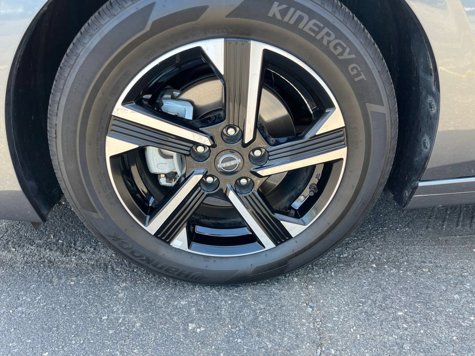 Used 2025 Nissan Sentra SV FWD image 31