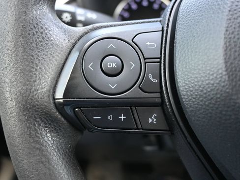 Used 2022 Toyota RAV4 LE FWD image 10