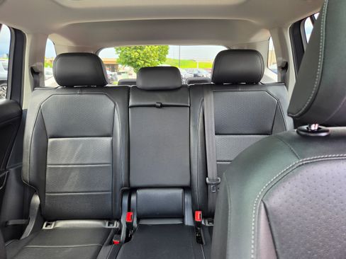 Used 2020 Volkswagen Tiguan SE w/ Panoramic Sunroof Package AWD/4WD image 7
