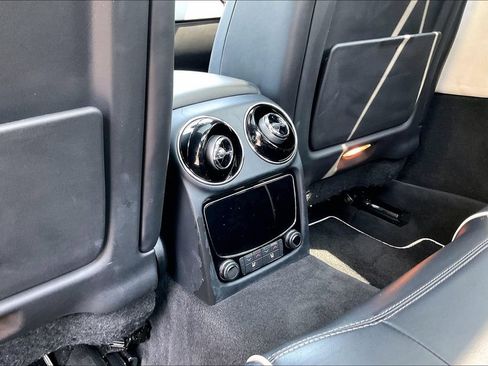 Used 2018 Jaguar XJ R-Sport RWD image 12