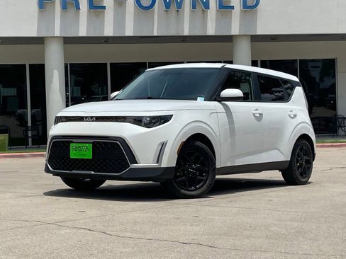 Used 2024 Kia Soul LX w/ Option Group 015 FWD image 2