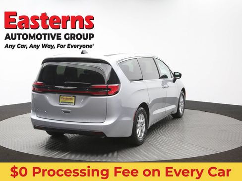Used 2024 Chrysler Pacifica Touring-L FWD image 41