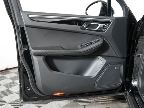 Certified 2023 Porsche Macan AWD/4WD image 17