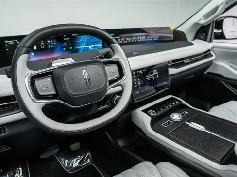 New 2026 Lincoln Navigator L Black Label AWD/4WD image 16