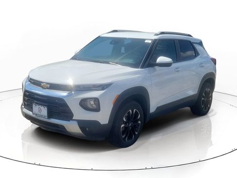 Used 2021 Chevrolet TrailBlazer LT AWD/4WD image 2