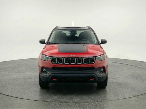 Used 2025 Jeep Compass Trailhawk AWD/4WD image 2