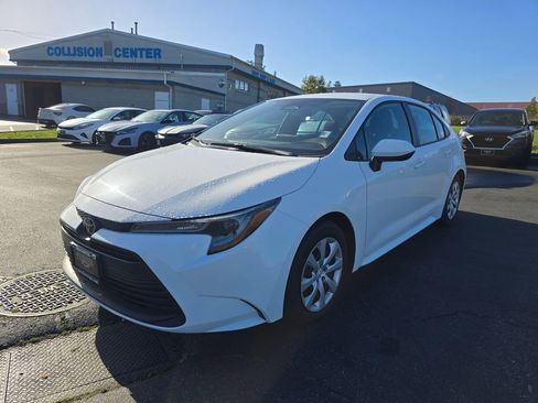 Used 2024 Toyota Corolla LE FWD image 8