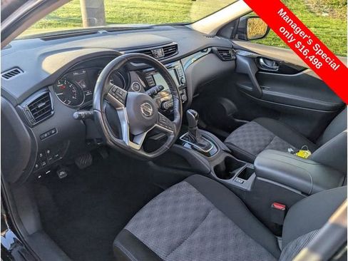 Used 2021 Nissan Rogue Sport SV image 12
