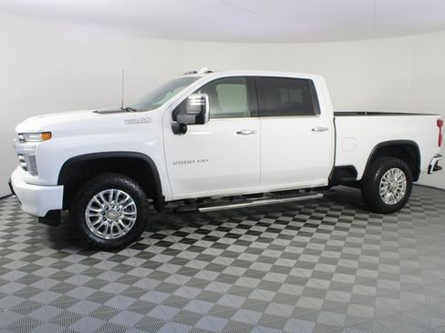 Used 2022 Chevrolet Silverado 2500 High Country w/ Z71 Off-Road Package image 2