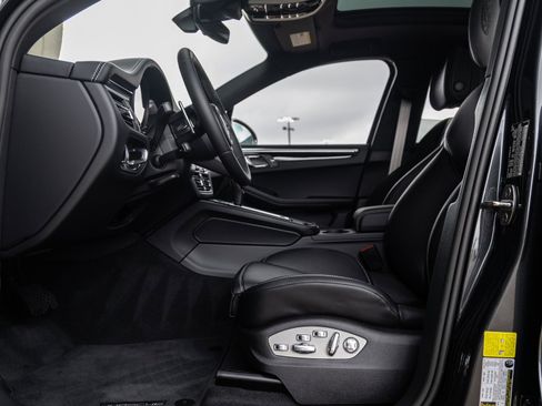New 2026 Porsche Macan Turbo image 26