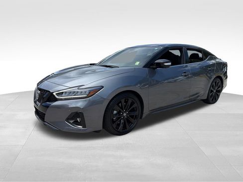 Used 2022 Nissan Maxima SR w/ Sport Mat Group FWD image 3