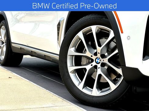 Certified 2026 BMW X5 xDrive40i w/ Premium Package AWD/4WD image 2