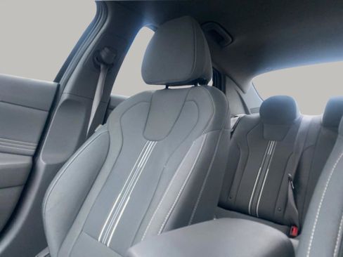 Used 2023 Hyundai Elantra SEL w/ Convenience Package image 29