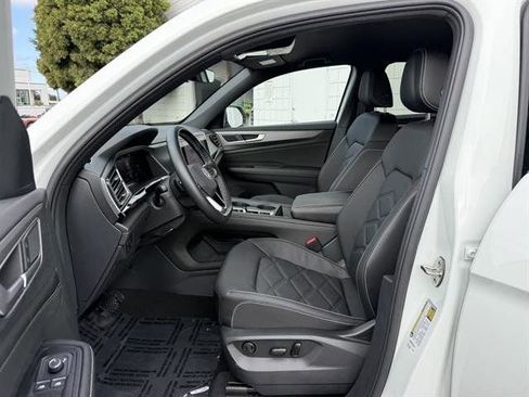 Certified 2025 Volkswagen Atlas Cross Sport SE image 14