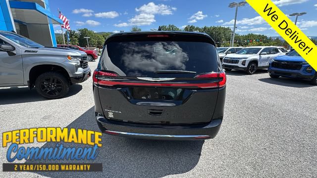 Used 2025 Chrysler Pacifica Select FWD image 7