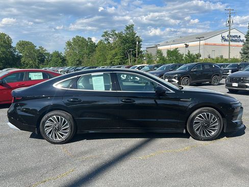 Certified 2025 Hyundai Sonata Limited FWD image 9