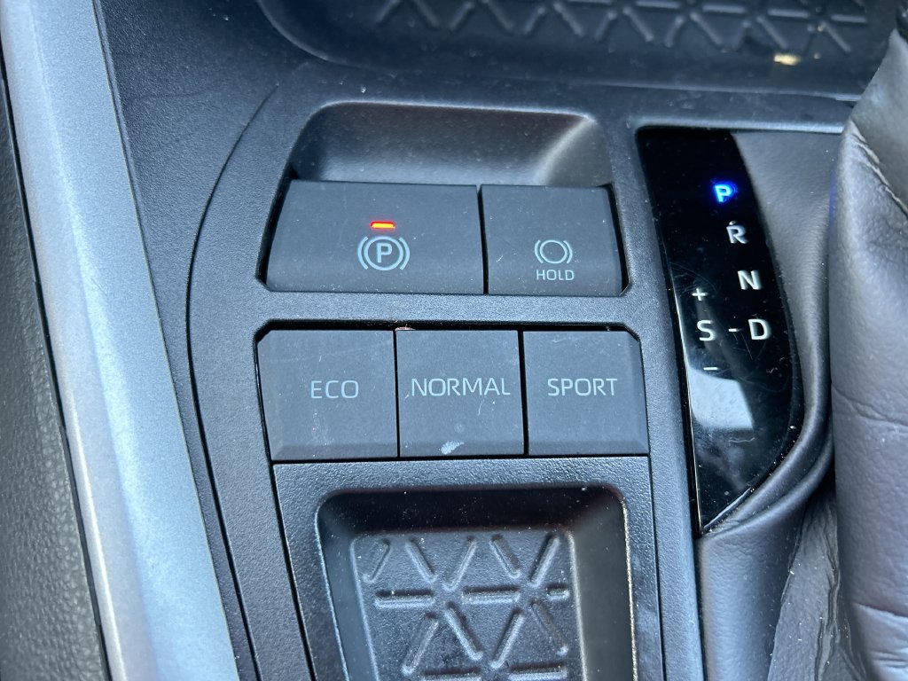 Certified 2025 Toyota RAV4 XLE w/ Convenience Package FWD image 35