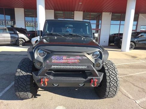 Used 2012 Jeep Wrangler Unlimited Sahara w/ Connectivity Group image 6