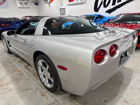 Used 2004 Chevrolet Corvette Coupe w/ Preferred Equipment Group RWD image 3