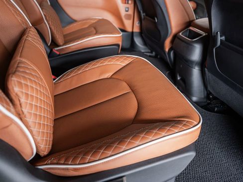 New 2026 Chrysler Pacifica Pinnacle image 30