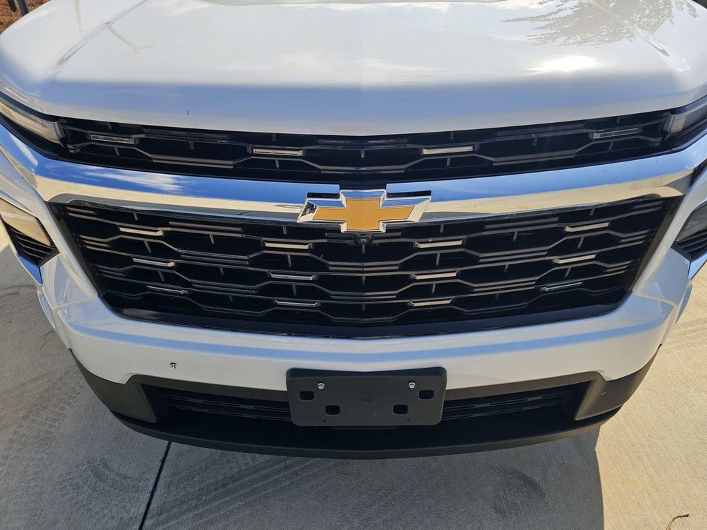 Used 2024 Chevrolet Traverse LT w/ LPO, Floor Liner Package FWD image 6