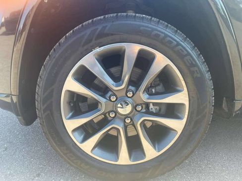 Used 2017 Jeep Grand Cherokee Overland image 19