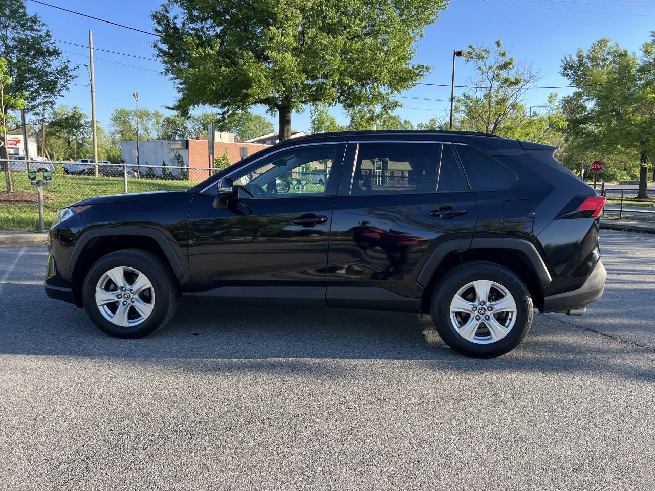 Used 2021 Toyota RAV4 XLE AWD/4WD image 21