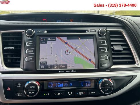 Used 2019 Toyota Highlander SE AWD/4WD image 16