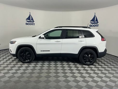 Used 2020 Jeep Cherokee Latitude Plus image 3