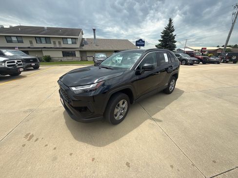 Used 2025 Toyota RAV4 LE AWD/4WD image 1
