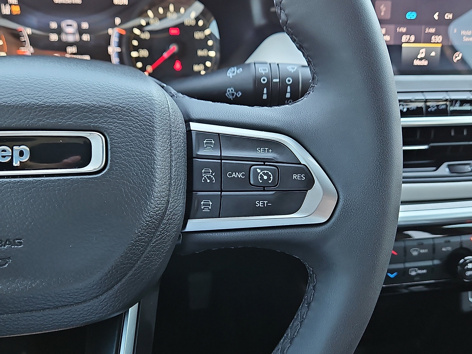 Used 2025 Jeep Compass Limited AWD/4WD image 18