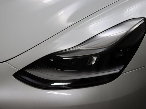 Used 2023 Tesla Model 3 Standard Range image 5