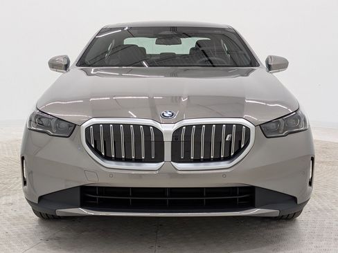 New 2026 BMW i5 eDrive40 w/ Premium Package RWD image 6