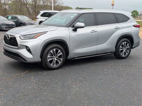 Used 2022 Toyota Highlander XLE image 8