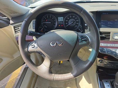 Used 2016 INFINITI Q70 L 3.7 RWD image 5