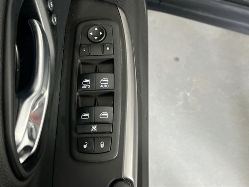 Used 2022 Jeep Cherokee Limited image 17