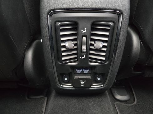 Used 2019 Jeep Grand Cherokee Limited w/ Luxury Group II AWD/4WD image 34