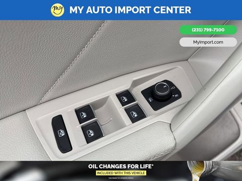 Used 2022 Volkswagen Tiguan SE image 11