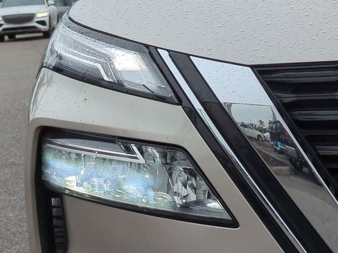 Used 2022 Nissan Rogue Platinum w/ Head-Up Display Package image 9