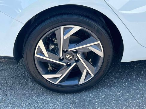 Certified 2025 Hyundai Elantra SEL FWD image 7