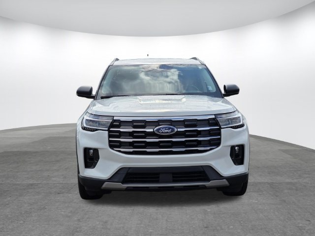 Used 2025 Ford Explorer Active w/ Active Comfort Package RWD image 2