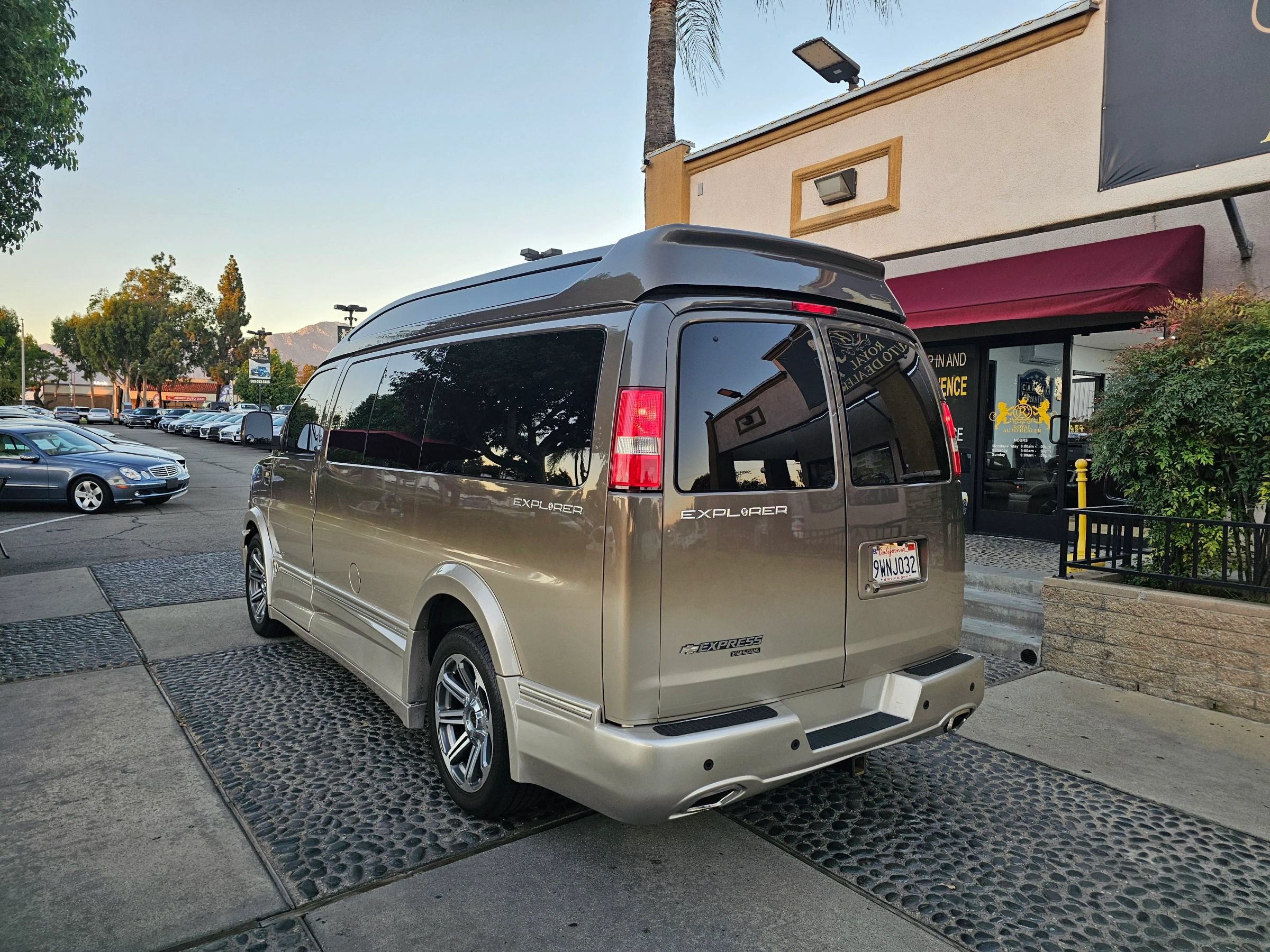 Used 2016 Chevrolet Express 2500 RWD image 7
