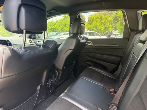 Used 2019 Jeep Grand Cherokee Altitude RWD image 9