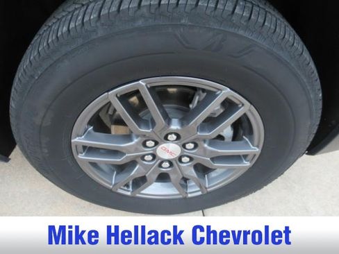 Used 2025 GMC Acadia Elevation FWD image 9