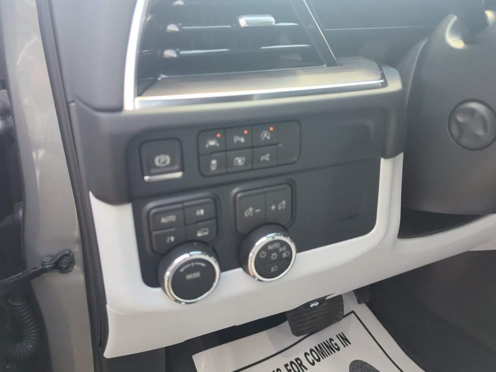 Certified 2026 Chevrolet Suburban Premier AWD/4WD image 25