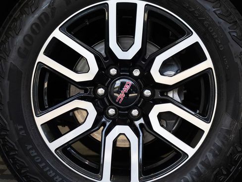 Used 2024 GMC Yukon AT4 w/ Technology Package AWD/4WD image 9