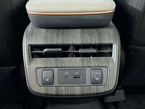 Used 2023 Nissan Ariya FWD image 29