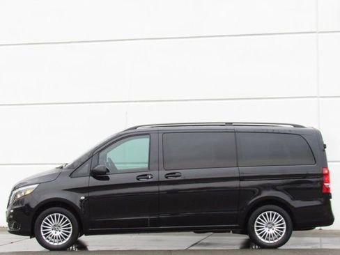 Used 2023 Mercedes-Benz Metris Passenger image 4