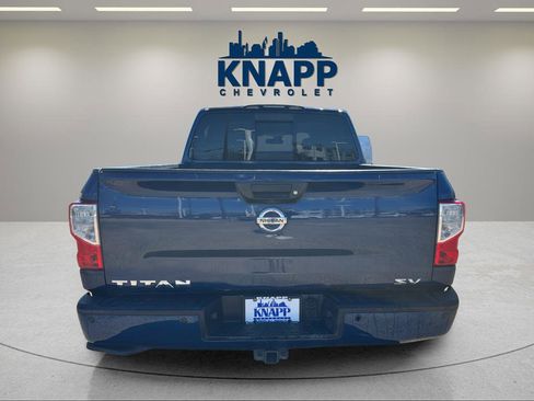 Used 2018 Nissan Titan SV w/ SV Convenience Package image 20